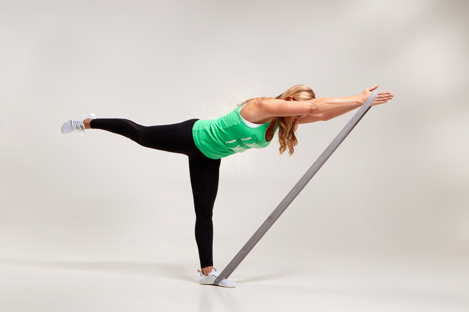 Revolve_Exercise_Standing-ScalezAIkW3EtjIayc