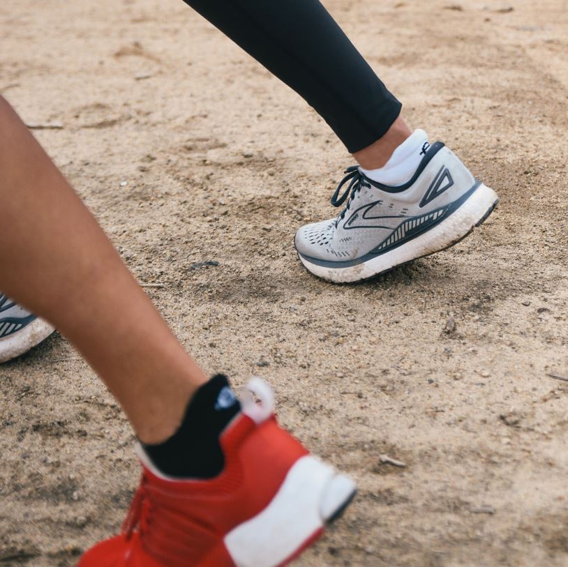 K-Active_58524_Lasso_Sneakersocke_schwarz_Anwendung4