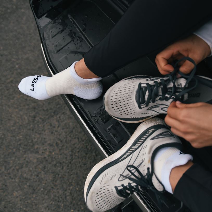 K-Active_58528_Lasso_Sneakersocke_weiss_Anwendung4