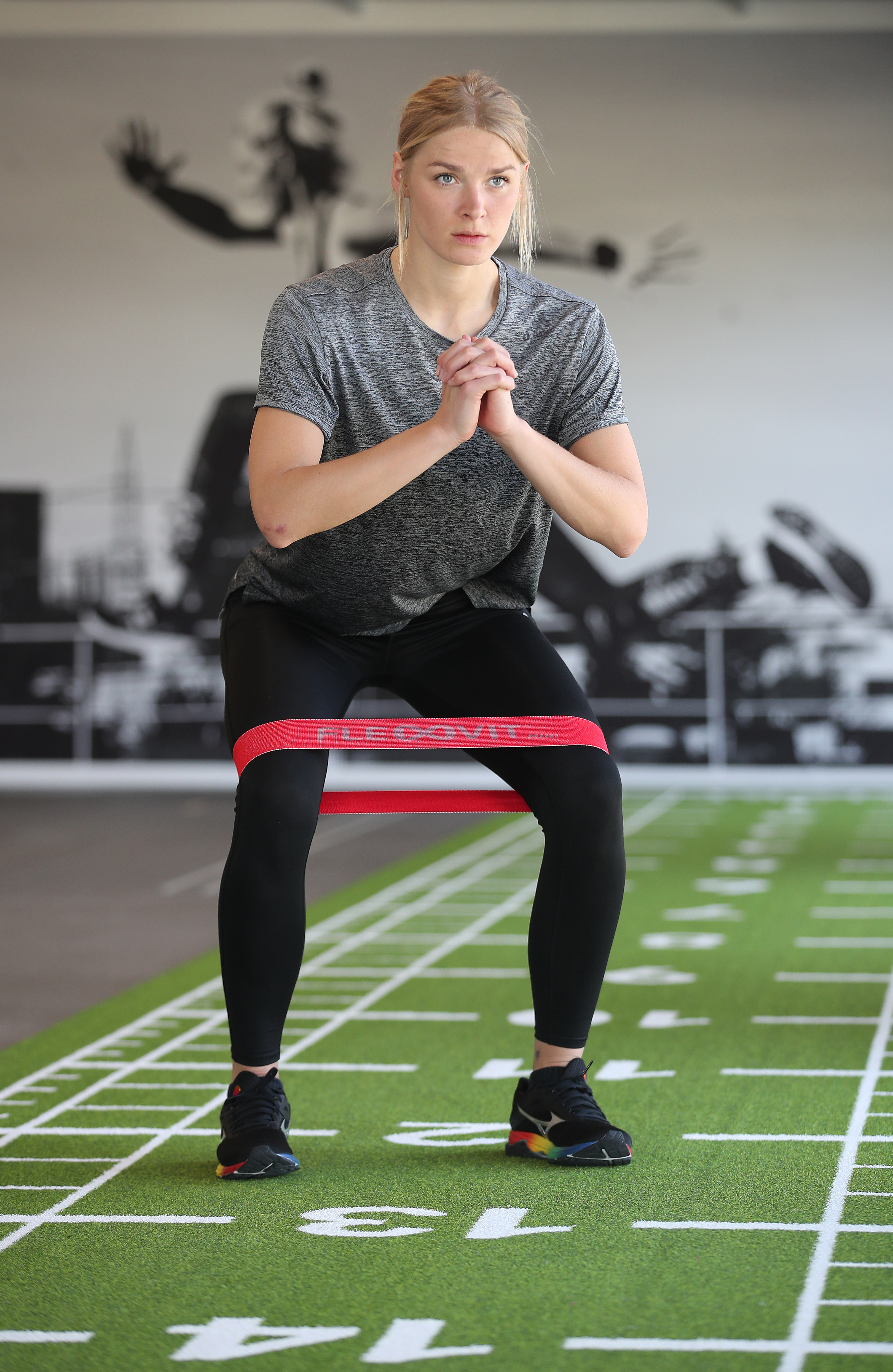 Mini_Exercise_Squat